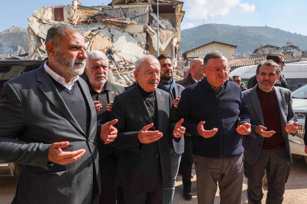 Önünden geçerken gözyaşlarını tutamıyorlar! Hatay'da sağlam kültürel yapı neredeyse kalmadı 27